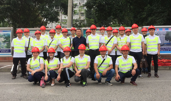 图三：：大学路3标项目员工.jpg